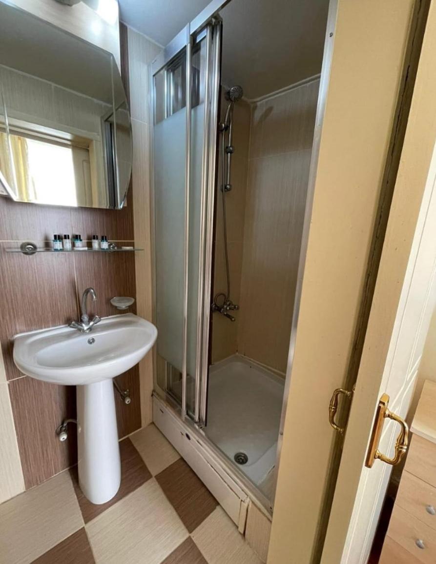 Deniz Konak Boutique Hotel Кирения Екстериор снимка