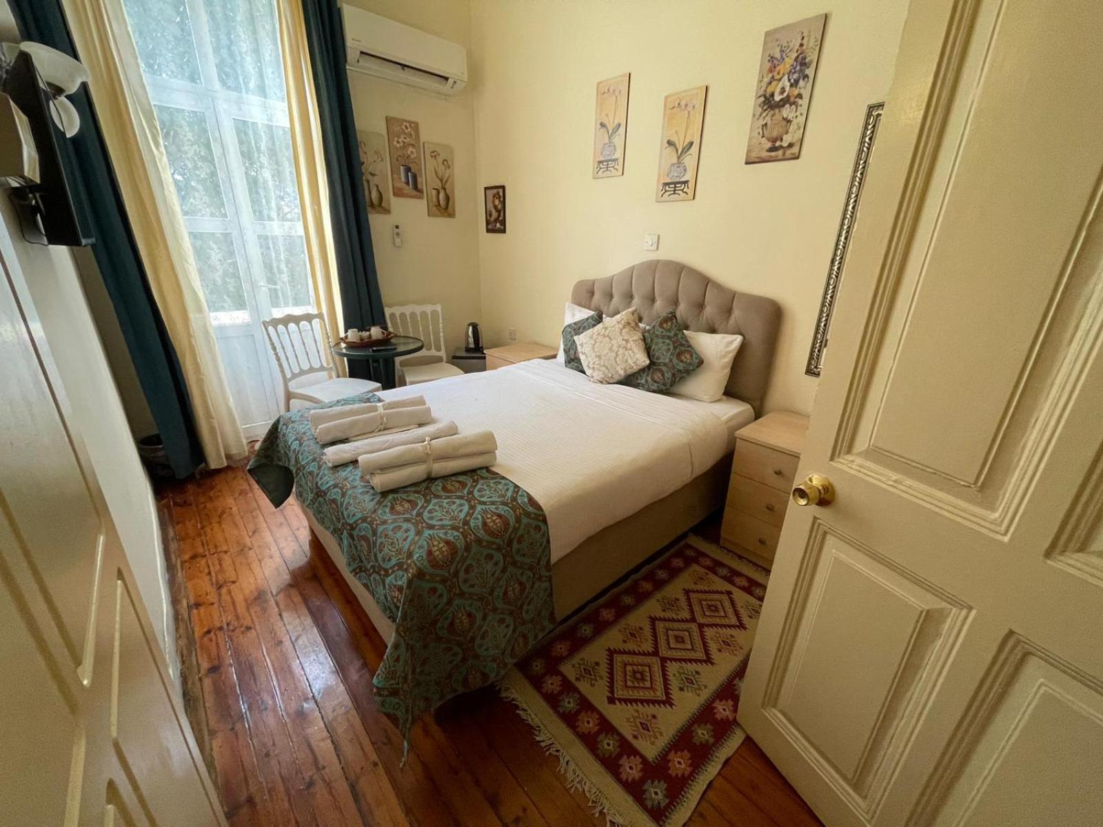 Deniz Konak Boutique Hotel Кирения Екстериор снимка