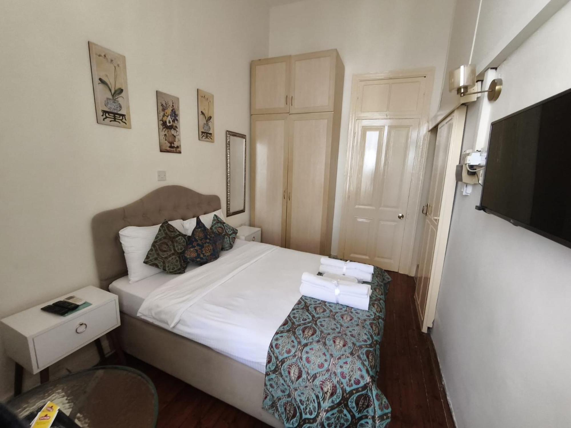 Deniz Konak Boutique Hotel Кирения Стая снимка